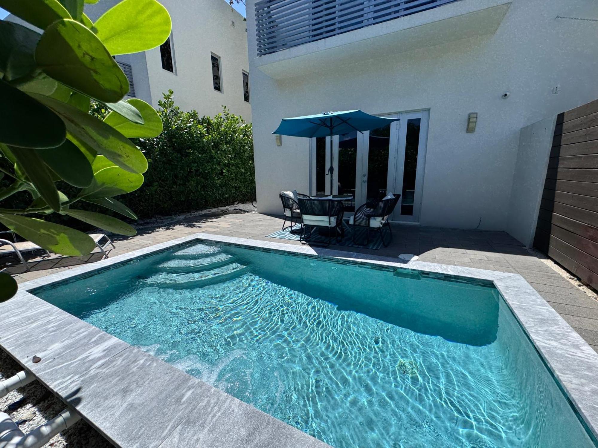 Solara Coconut Grove Villa *