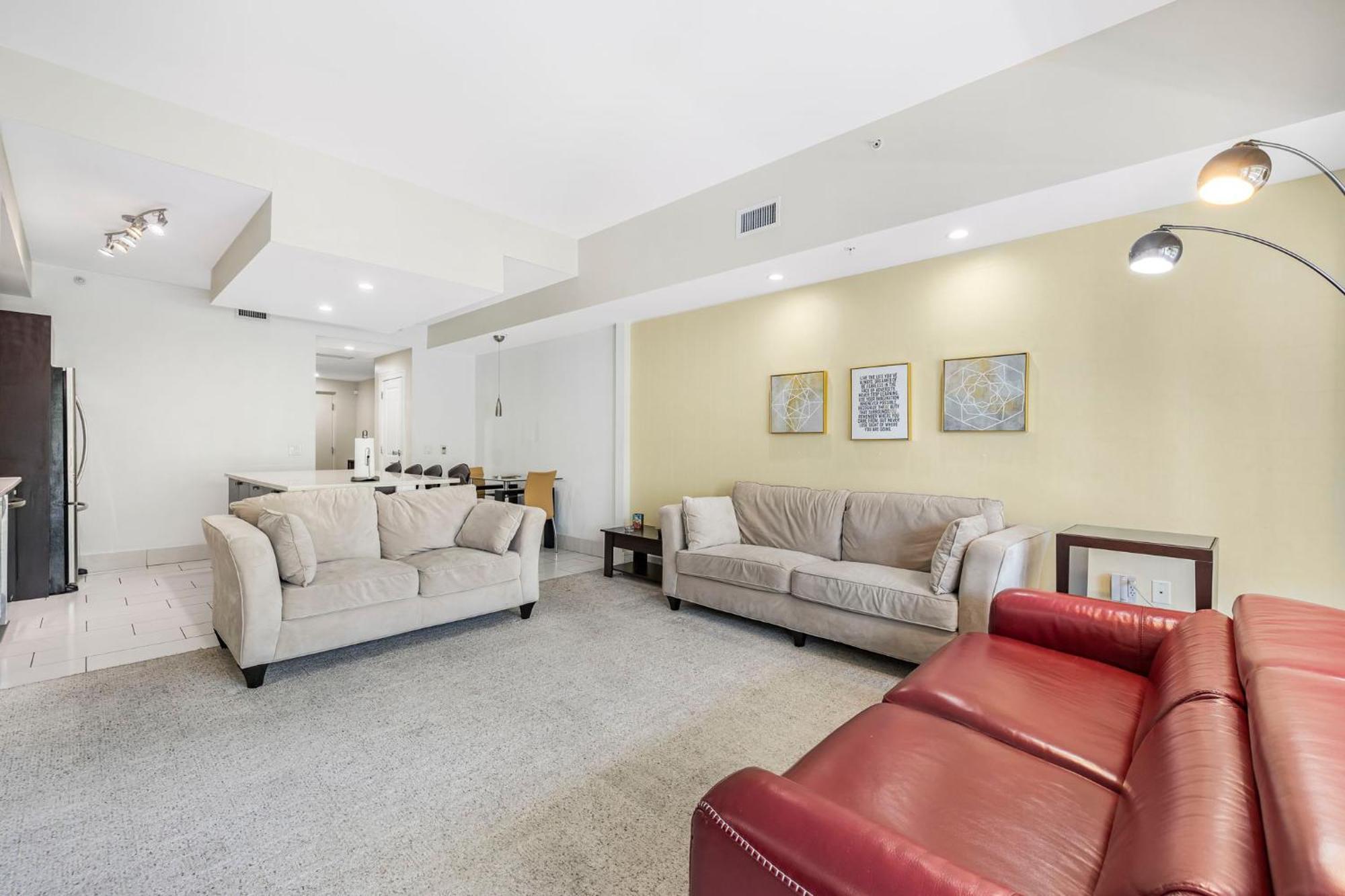 Exclusive Doral With Luxury Amenities Apartment *