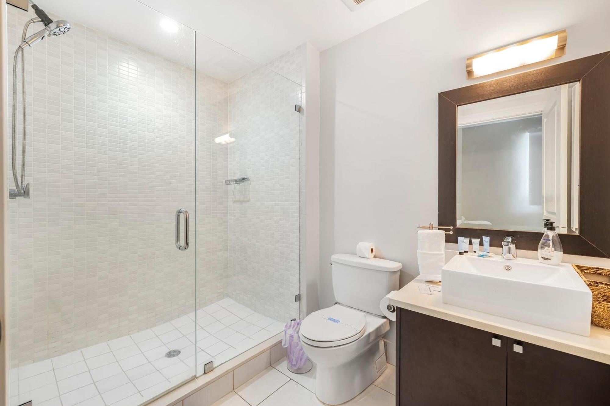 Exclusive Doral With Luxury Amenities Apartment *