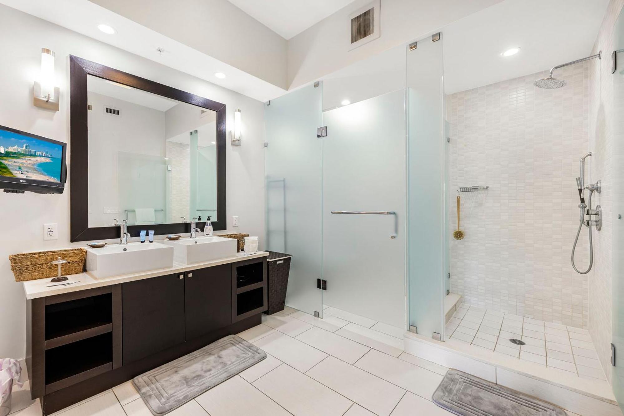 Exclusive Doral With Luxury Amenities Apartment Miami