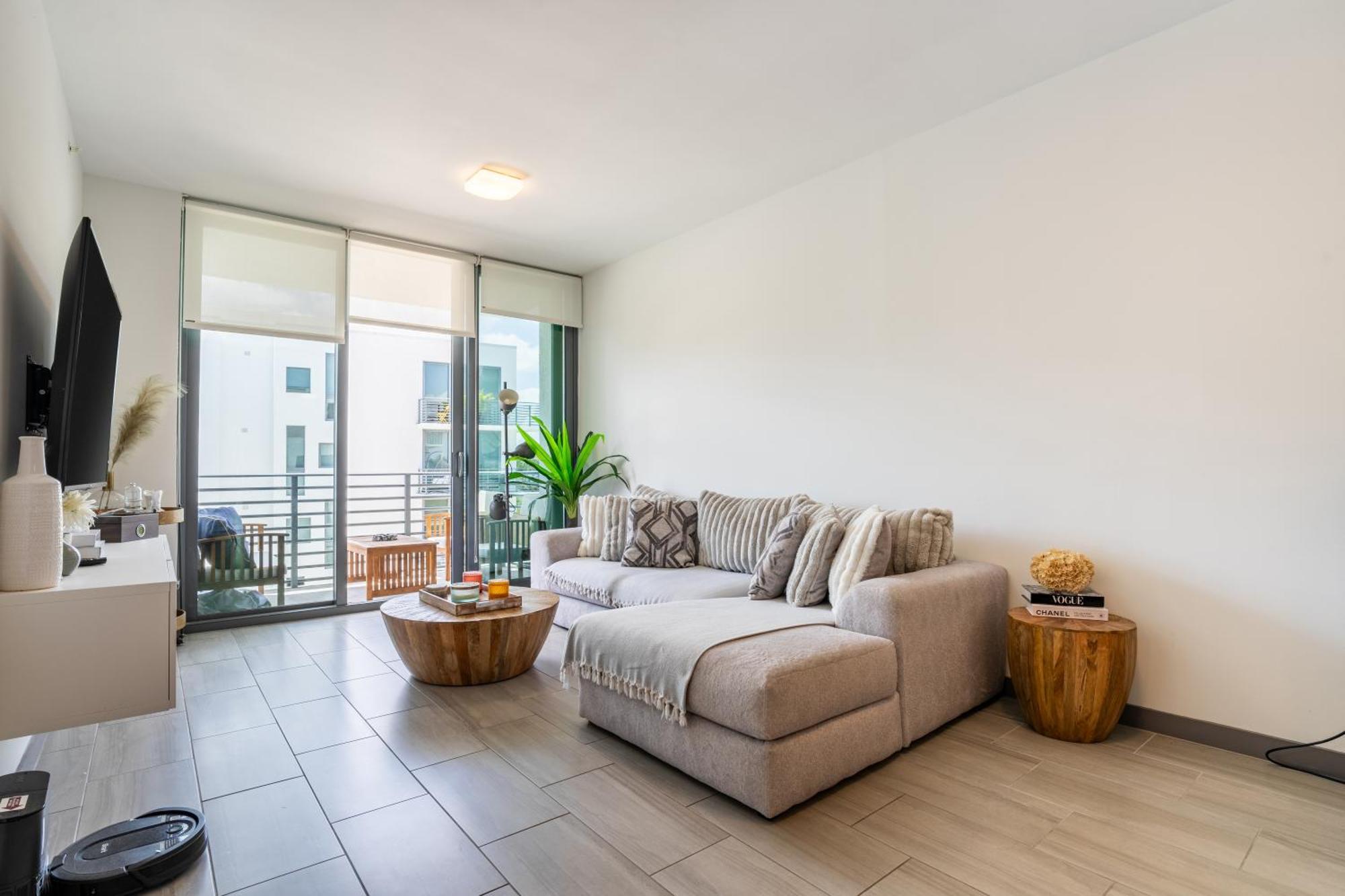 Apartment Luxury Getaway In Sleeps 3 Getaway With Pool - Prime Location Miami