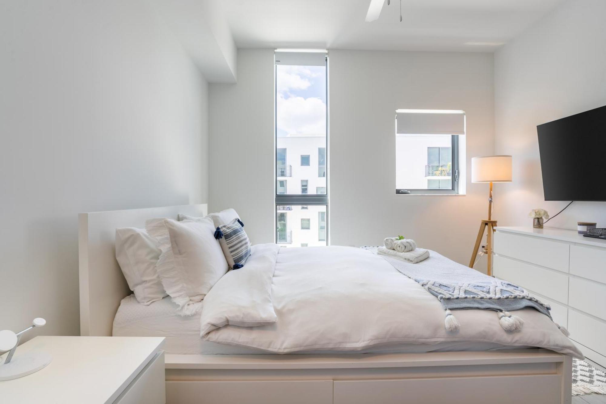 Apartment Luxury Getaway In Sleeps 3 Getaway With Pool - Prime Location Miami