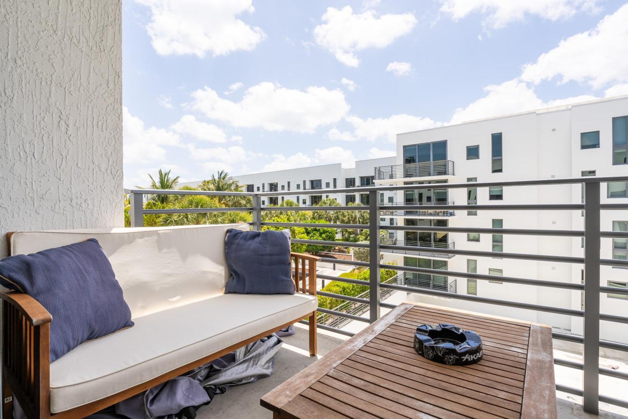 Luxury Getaway In Sleeps 3 Getaway With Pool - Prime Location * Miami