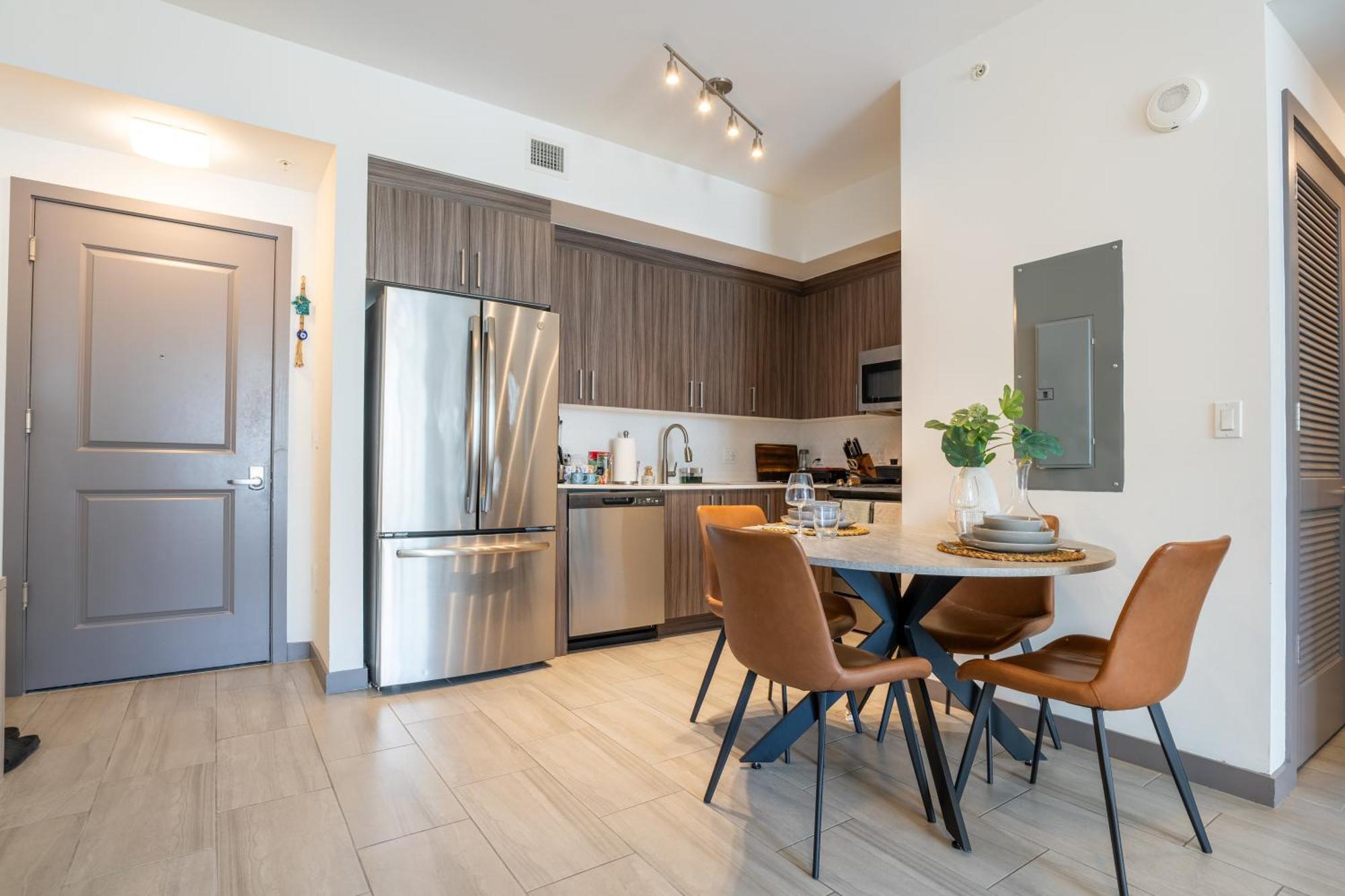 Luxury Getaway In Sleeps 3 Getaway With Pool - Prime Location Apartment Miami