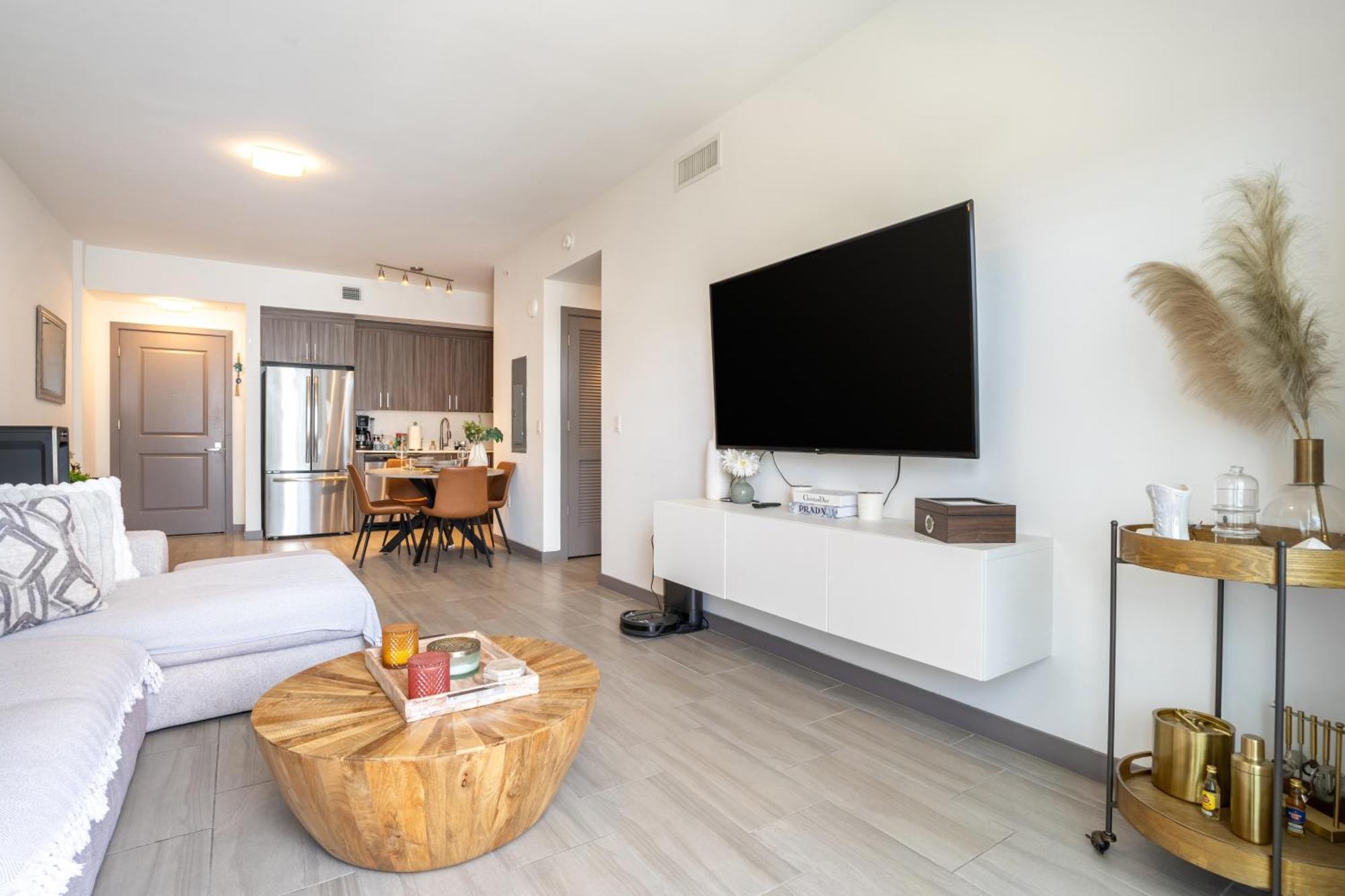 Luxury Getaway In Sleeps 3 Getaway With Pool - Prime Location Apartment Miami