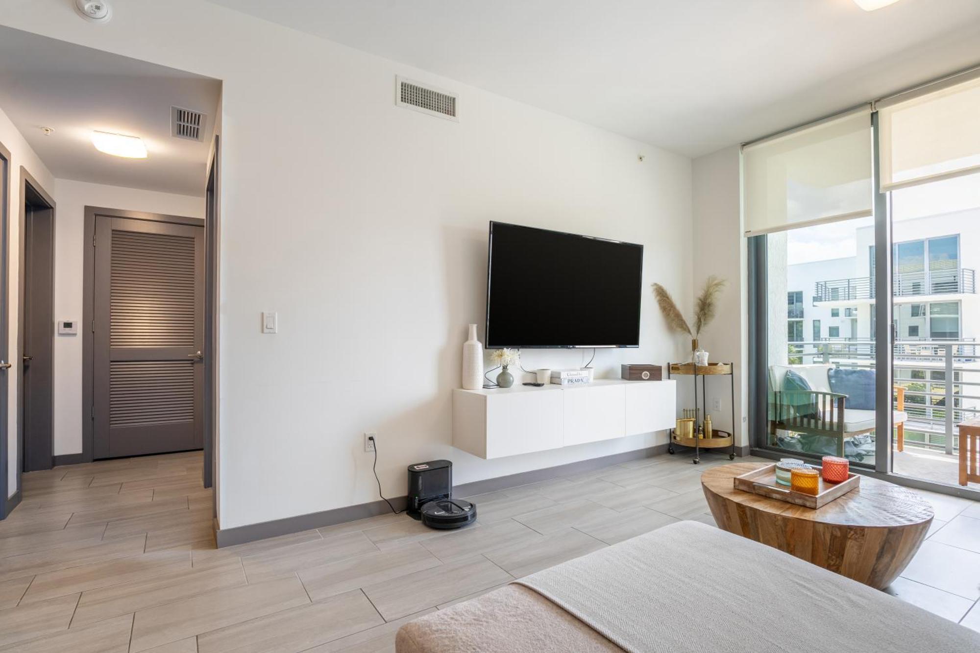 Apartment Luxury Getaway In Sleeps 3 Getaway With Pool - Prime Location Miami