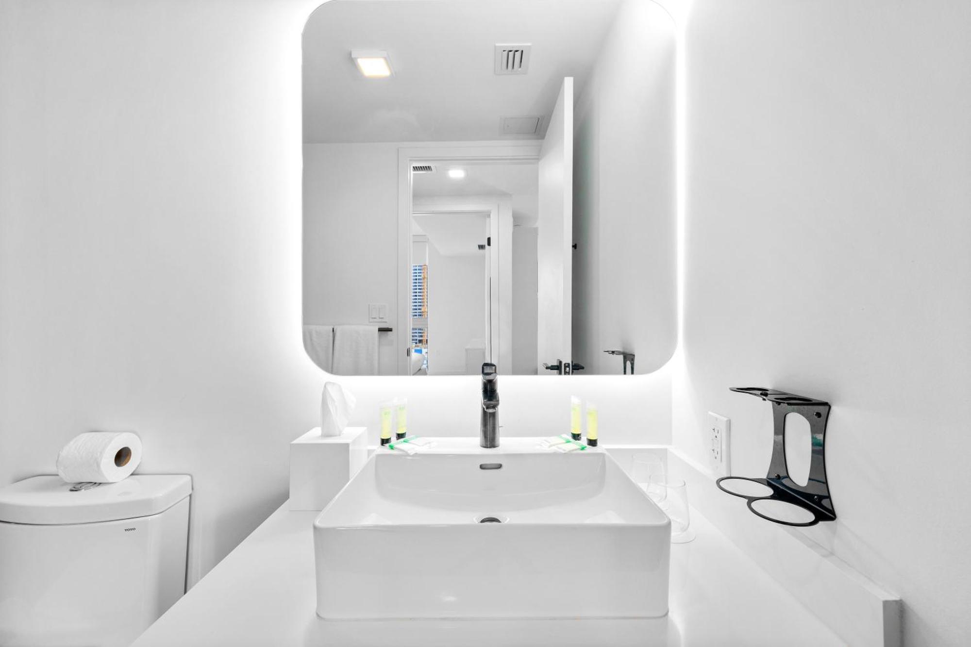 Stylish In The Heart Of - Walk To Bayside & Bayfront Park *
