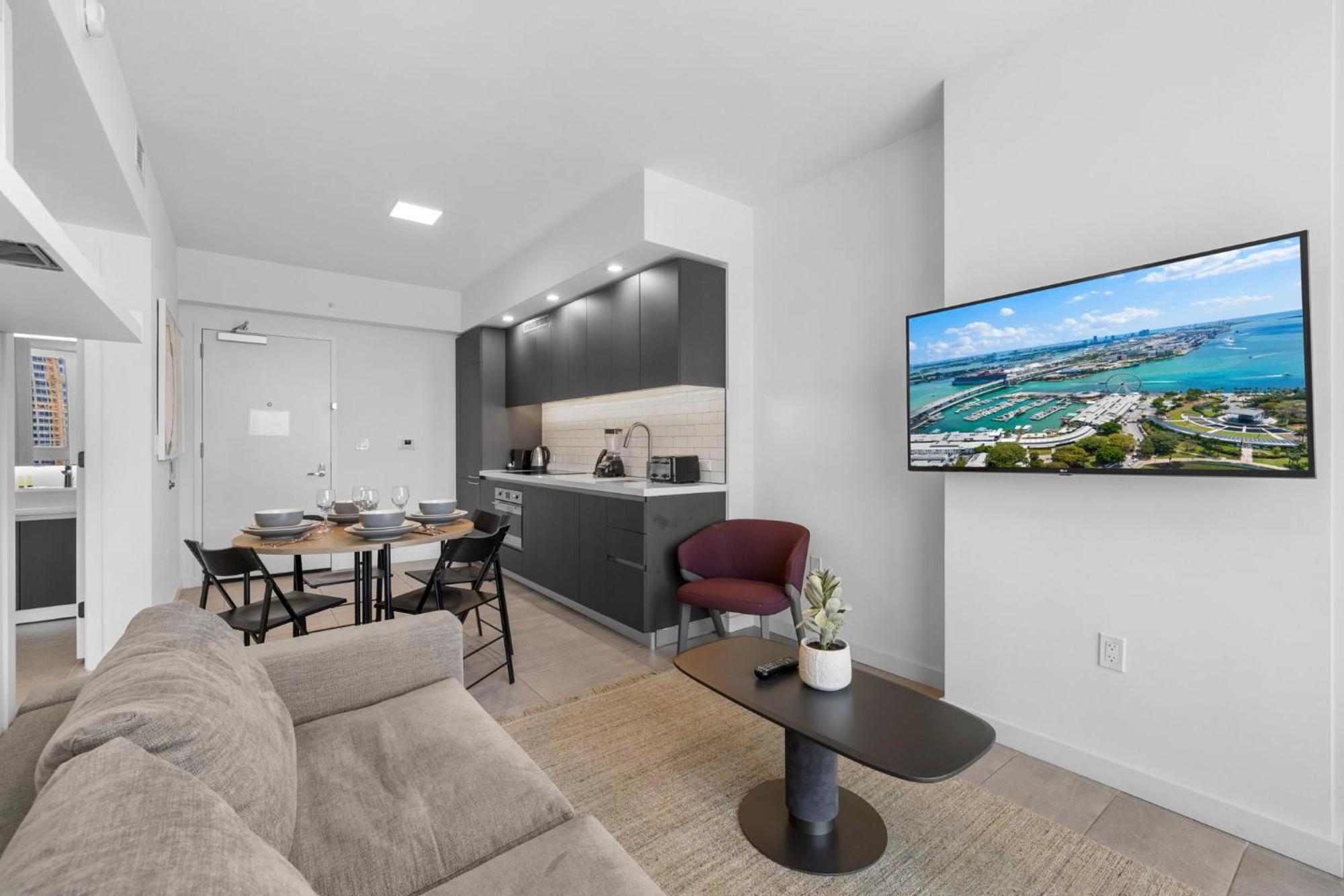 Stylish In The Heart Of - Walk To Bayside & Bayfront Park Apartment Miami