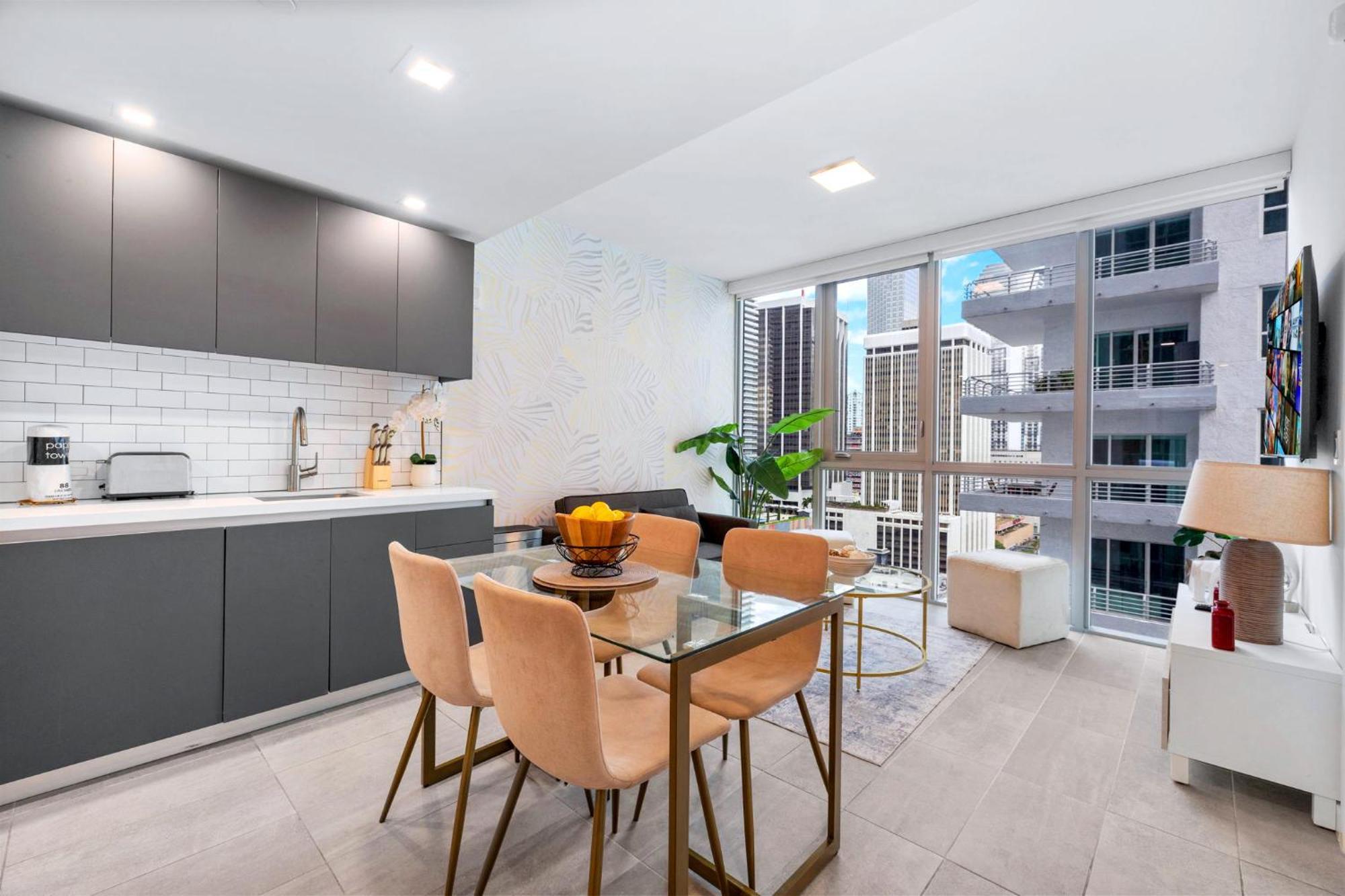 Stylish In The Heart Of - Walk To Bayside & Bayfront Park *