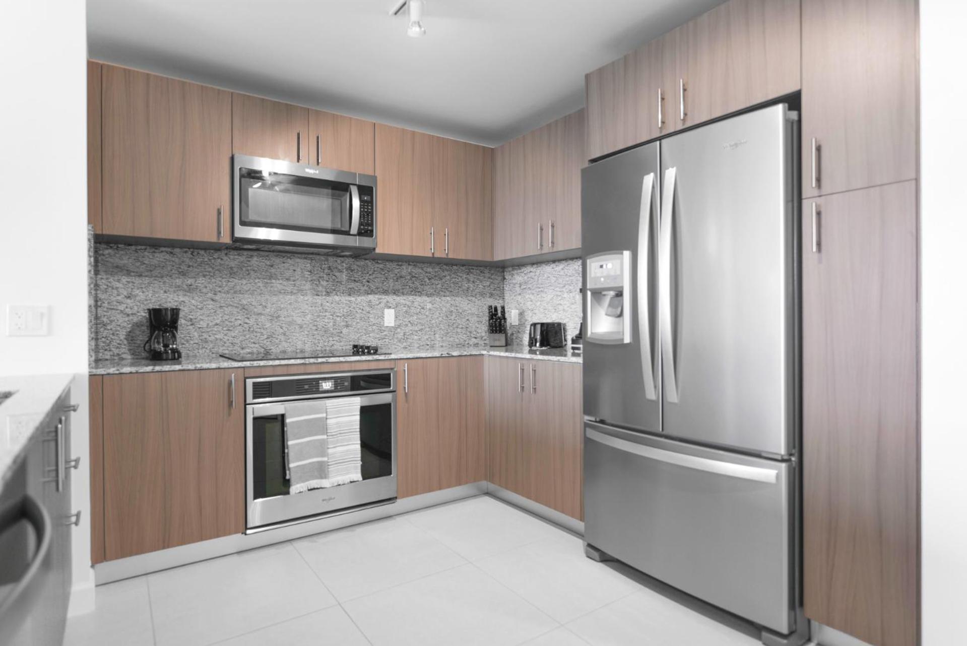 Modern With Pool & Gym In Prime Doral Location