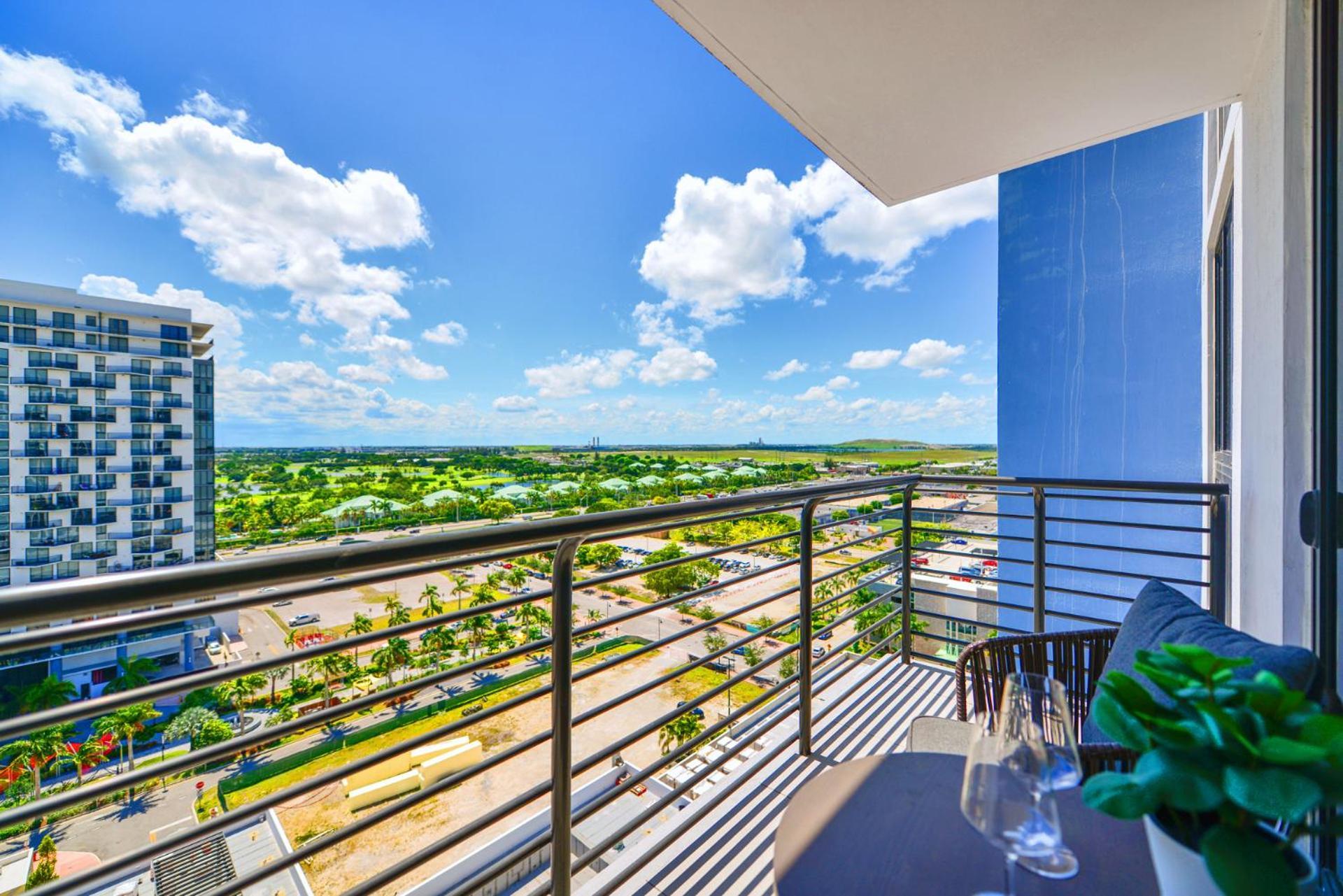 Apartment Modern With Pool & Gym In Prime Doral Location