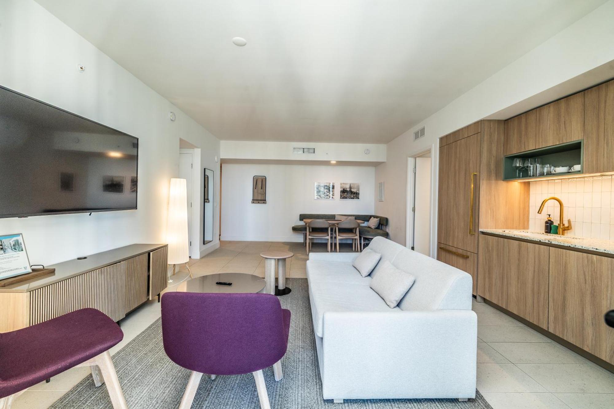 Apartment Stunning 2 Bed 2 Bath W Balcony & Incredible Views