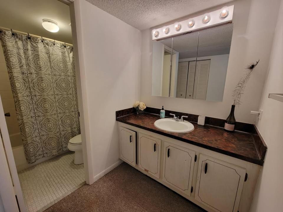 Outstanding 2bd-2ba In Key Biscayne *
