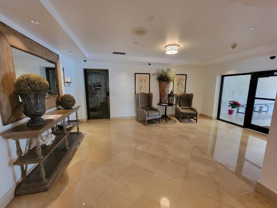 Outstanding 2bd-2ba In Key Biscayne *