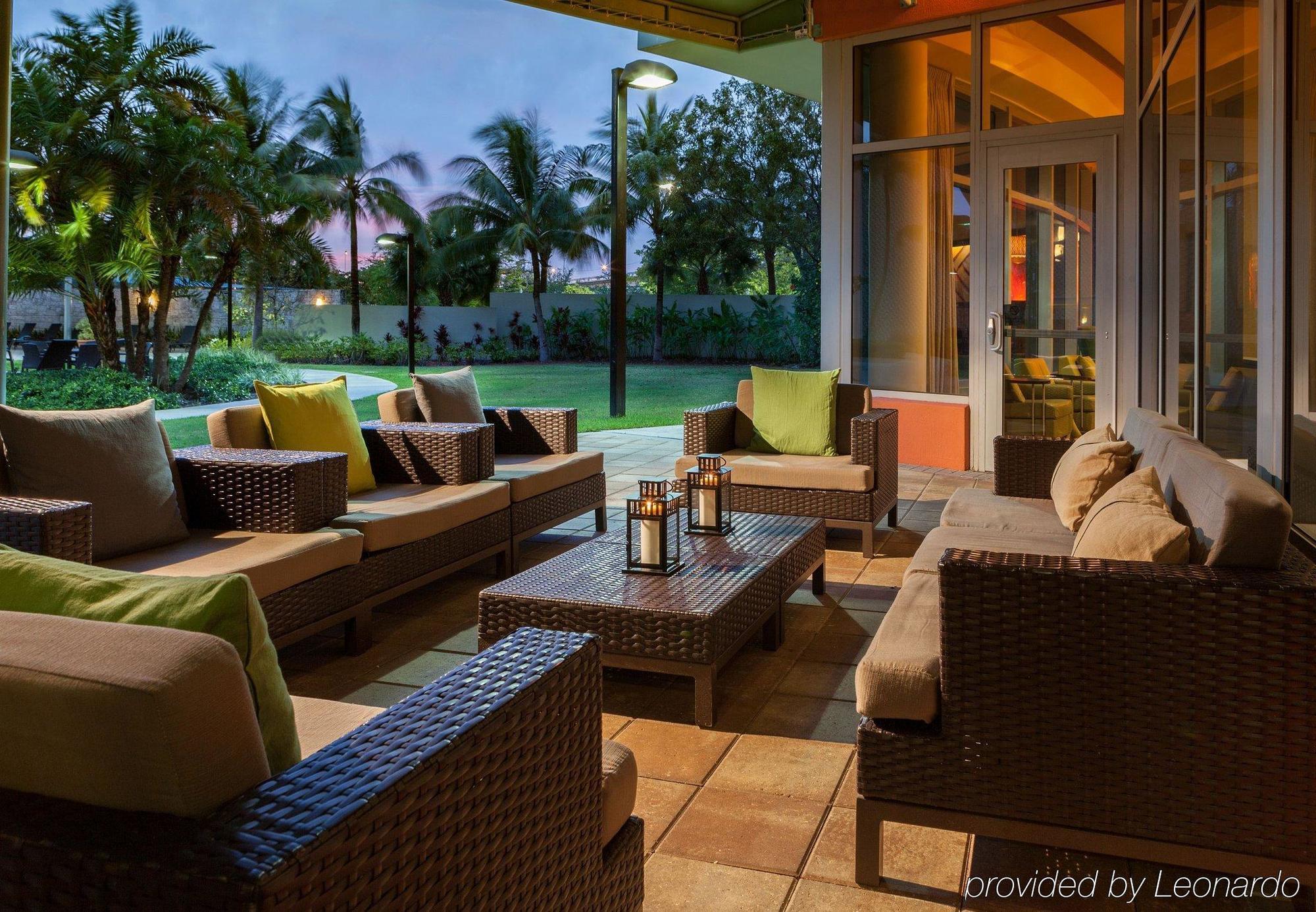 Courtyard By Marriott Airport