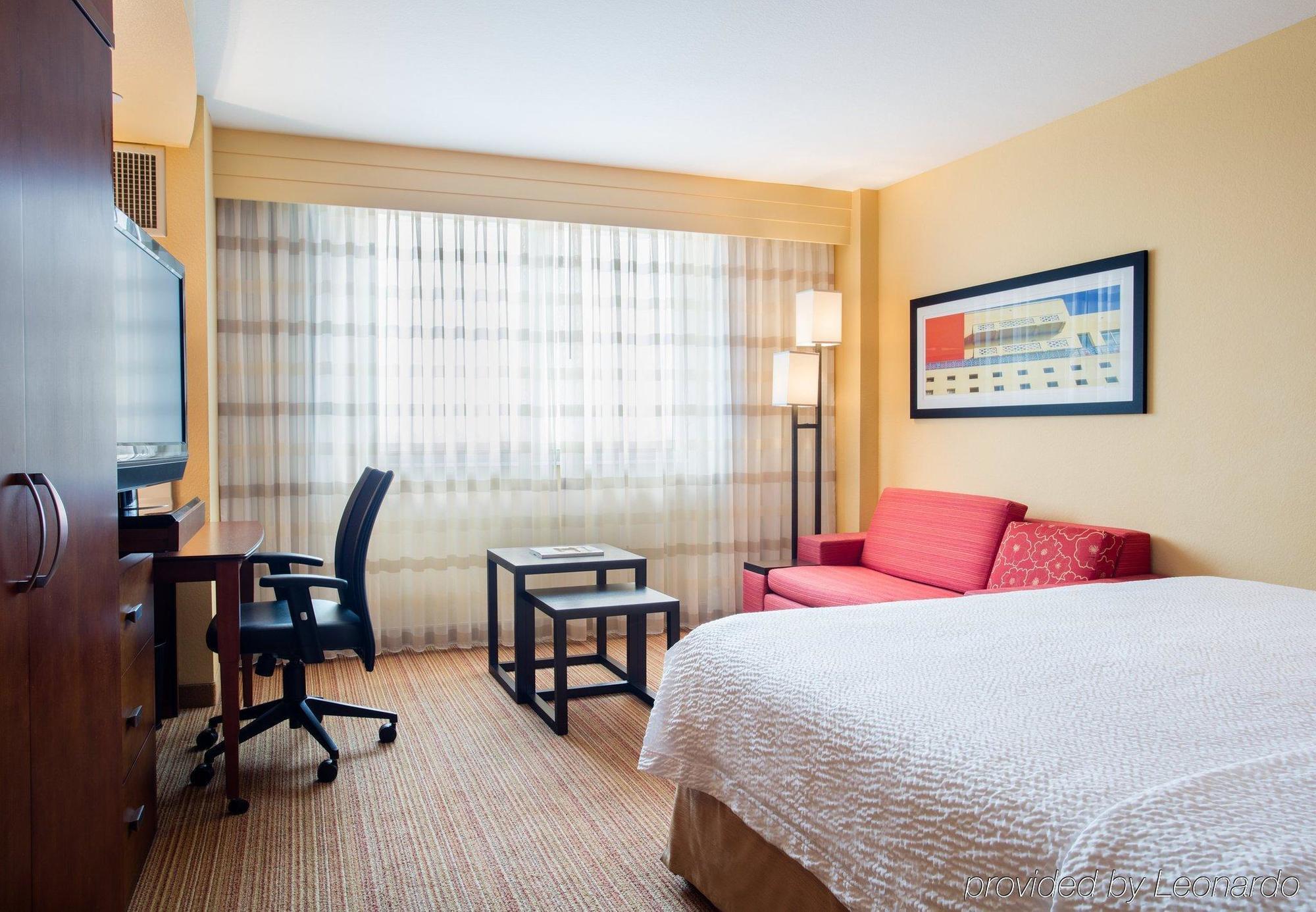 Hotel Courtyard By Marriott Airport Miami