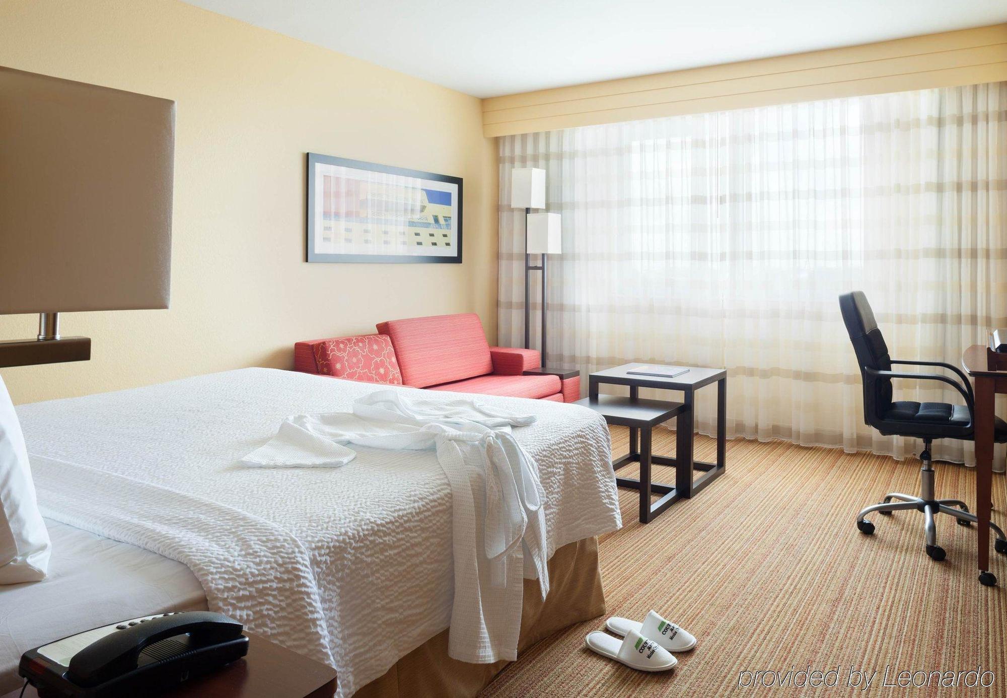 Courtyard By Marriott Airport Miami