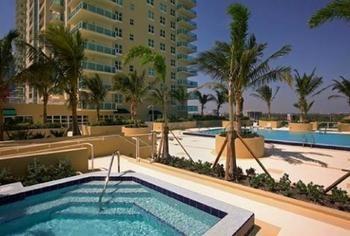 One Broadway By The House 4*