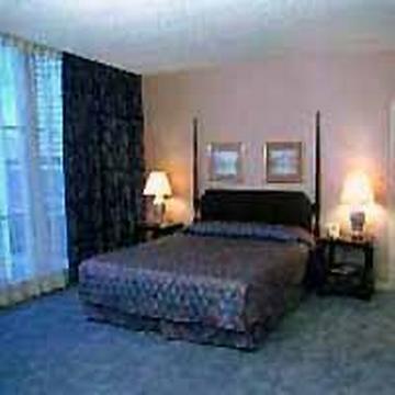 Dupont Plaza 3*