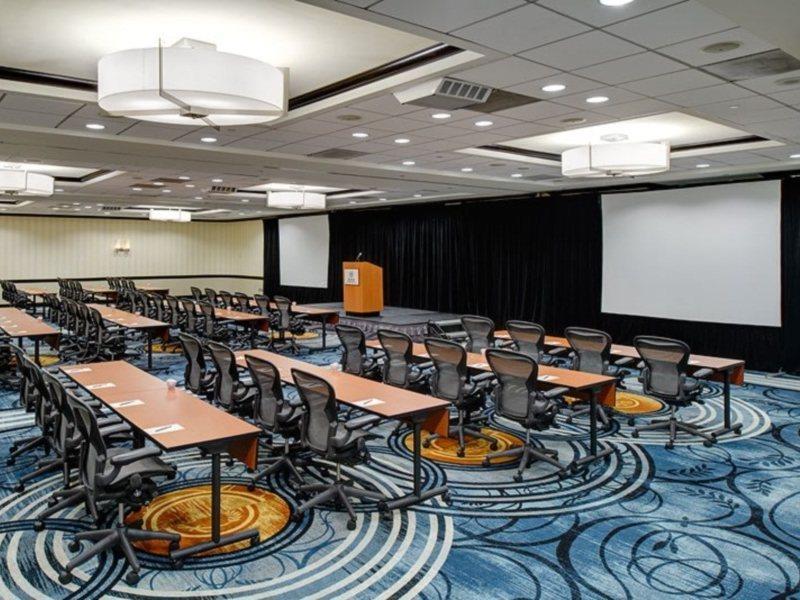 Hotel Sheraton Airport And Executive Meeting Center 4*