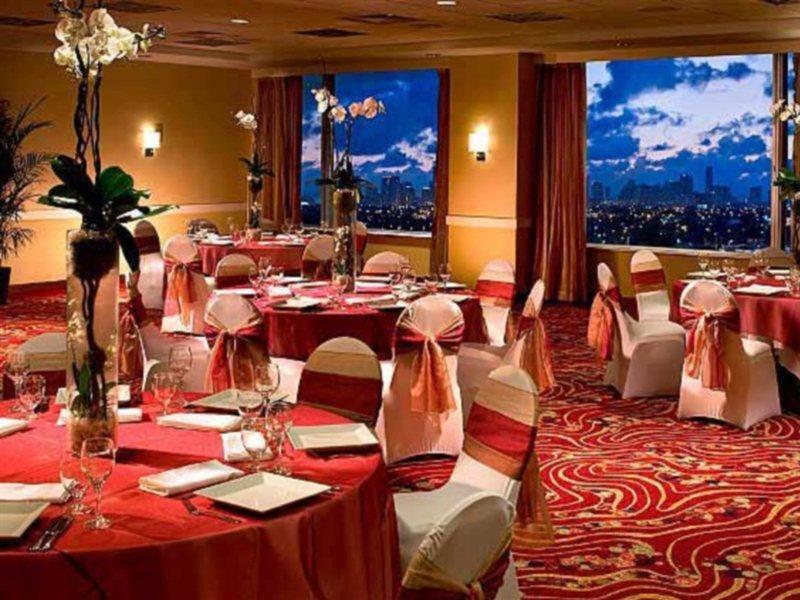 Courtyard By Marriott Airport