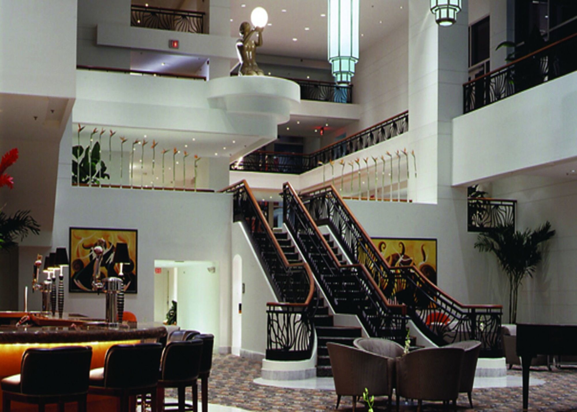 Hotel Pullman Airport 4*