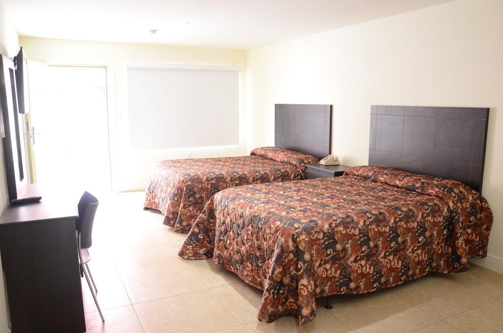 Carl's El Padre Motel 2*