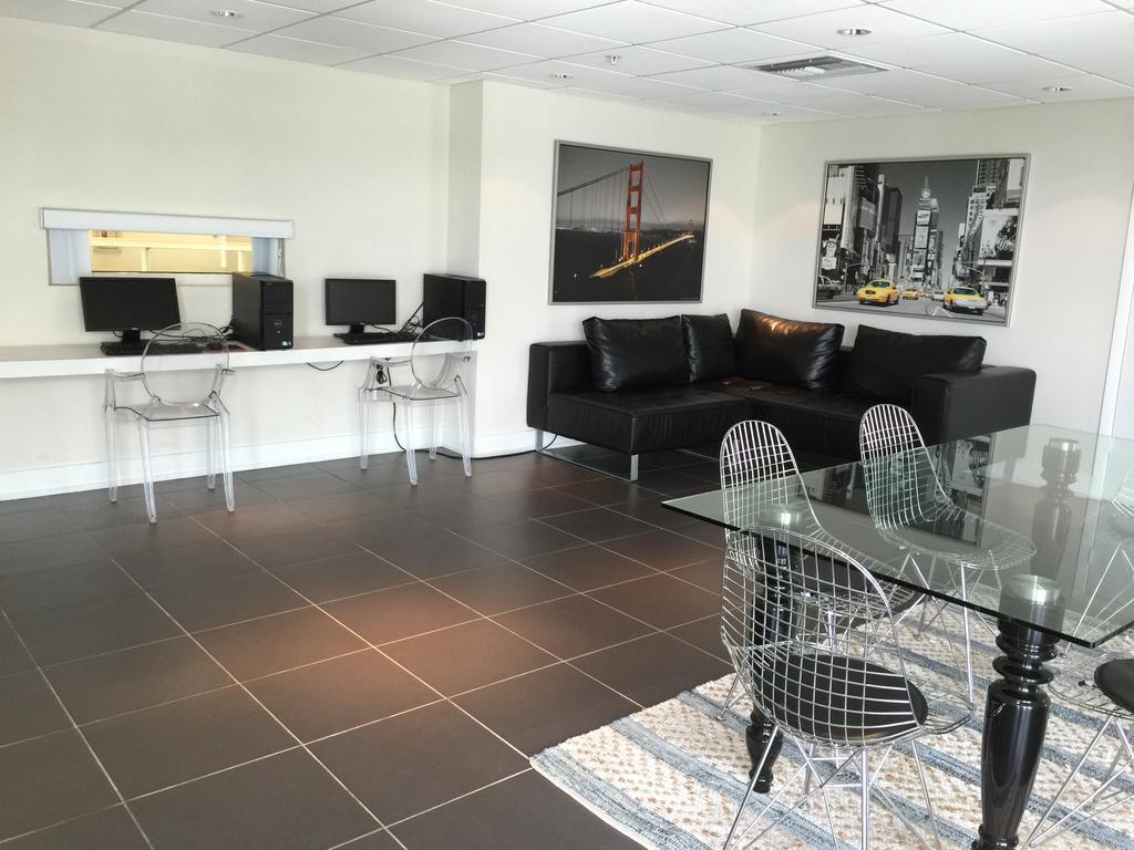 Lyx Suites By The River Apartment