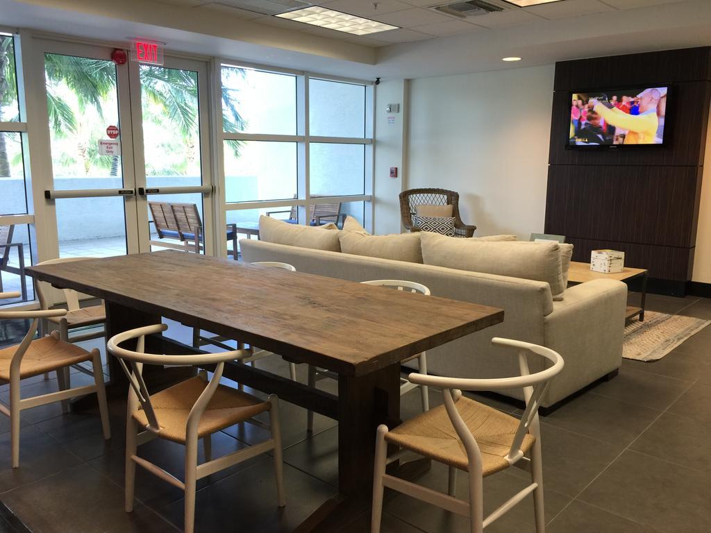 Lyx Suites By The River Apartment