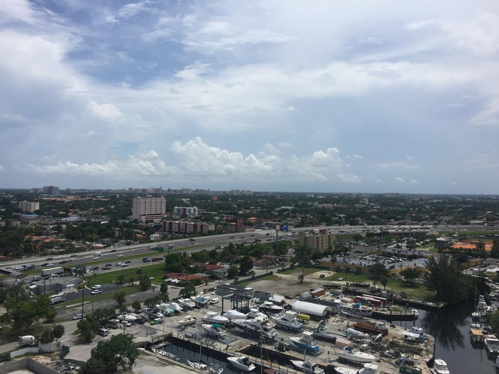 Lyx Suites By The River Apartment