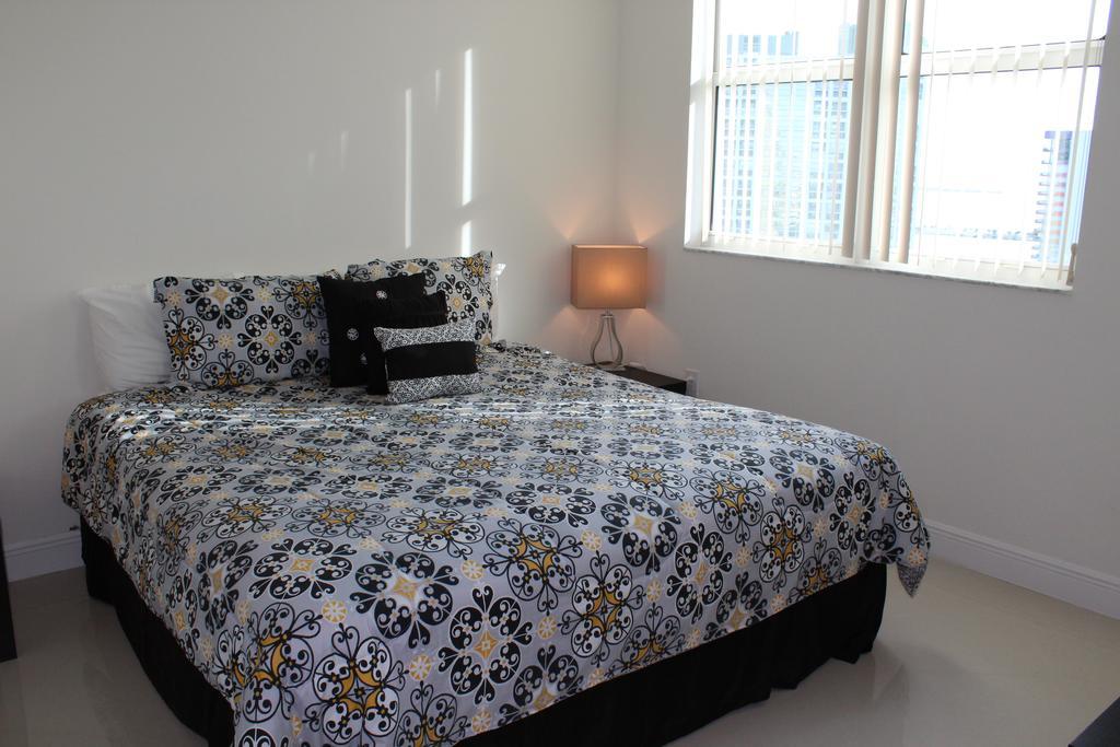 Lyx At One Broadway In Brickell