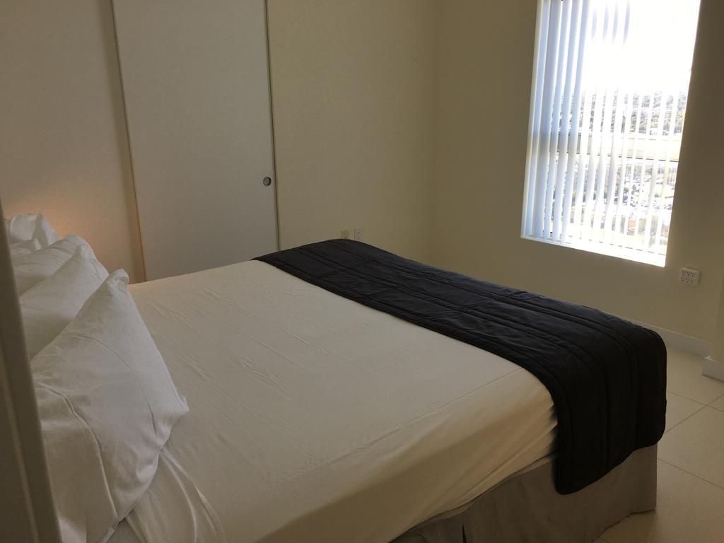 Lyx Suites By The River *