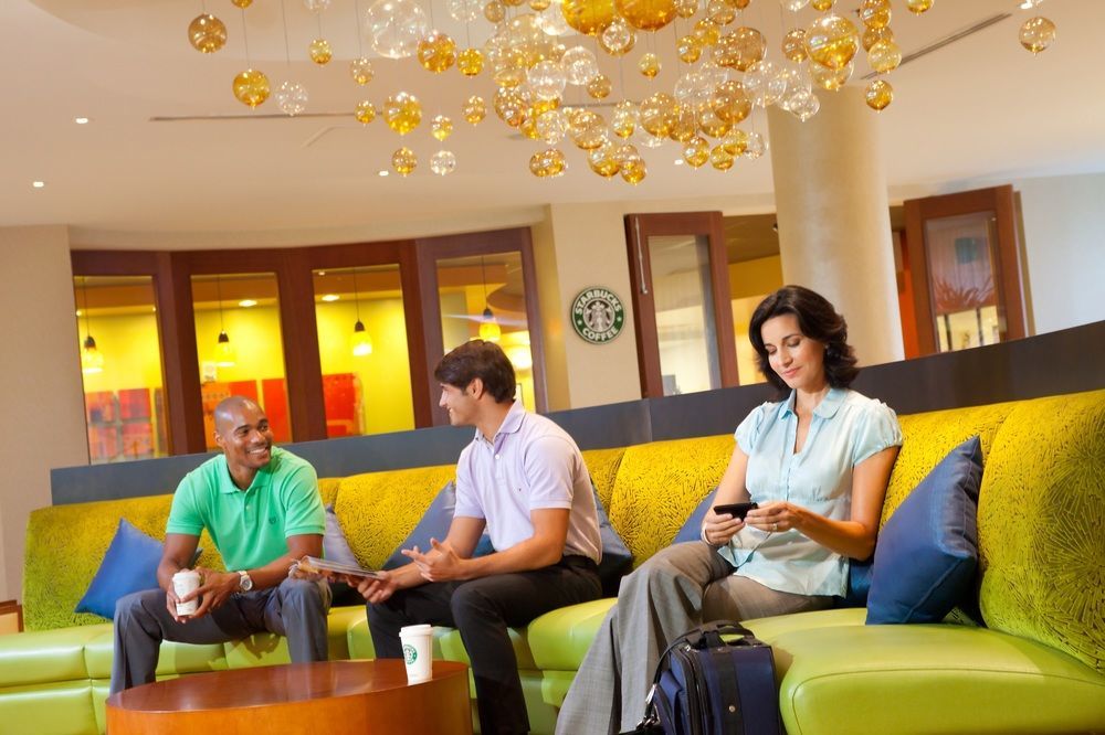 Courtyard By Marriott Airport