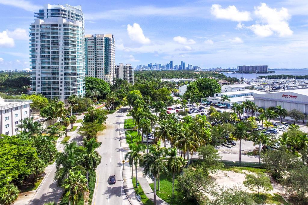 Large In Coconut Grove With Marina Views *