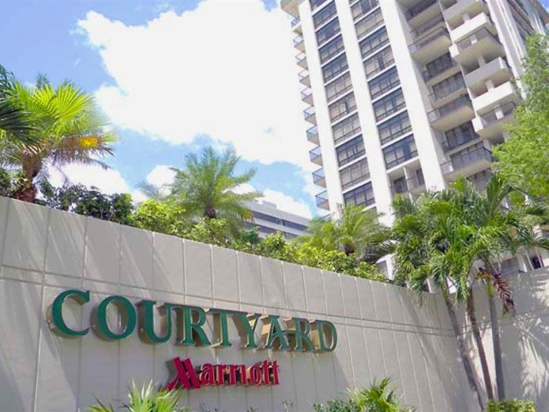 Courtyard Coconut Grove Hotel