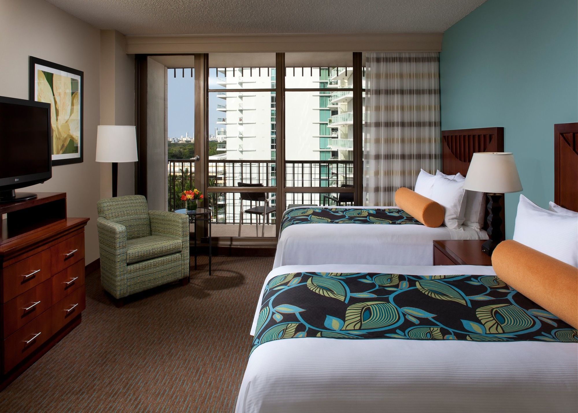 Courtyard Coconut Grove Hotel