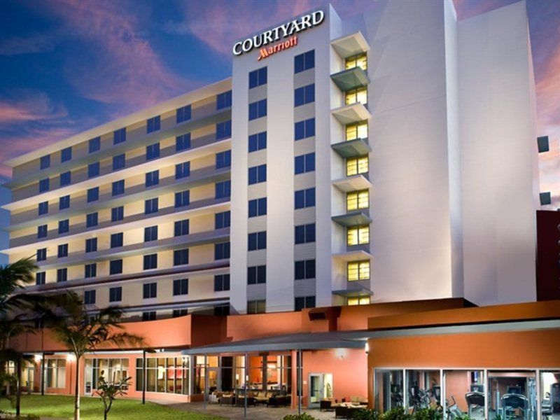 Hotel Courtyard By Marriott Airport
