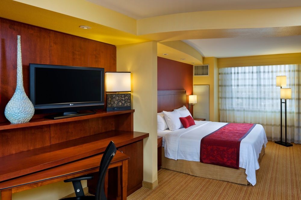 Courtyard By Marriott Airport Hotel 3*