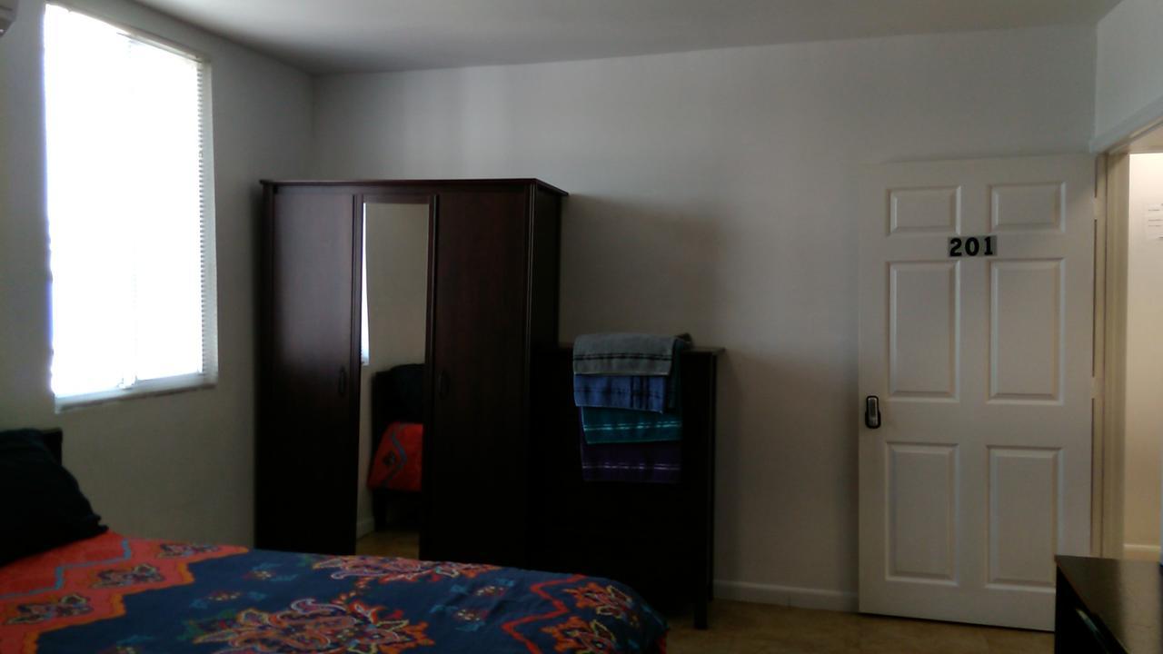 Fatimataj Mahal Guest house Miami