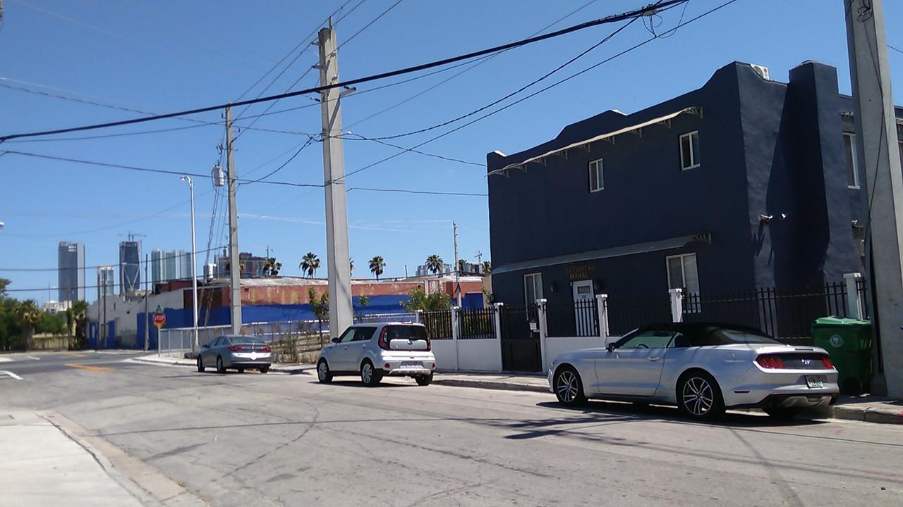 Fatimataj Mahal Guest house Miami