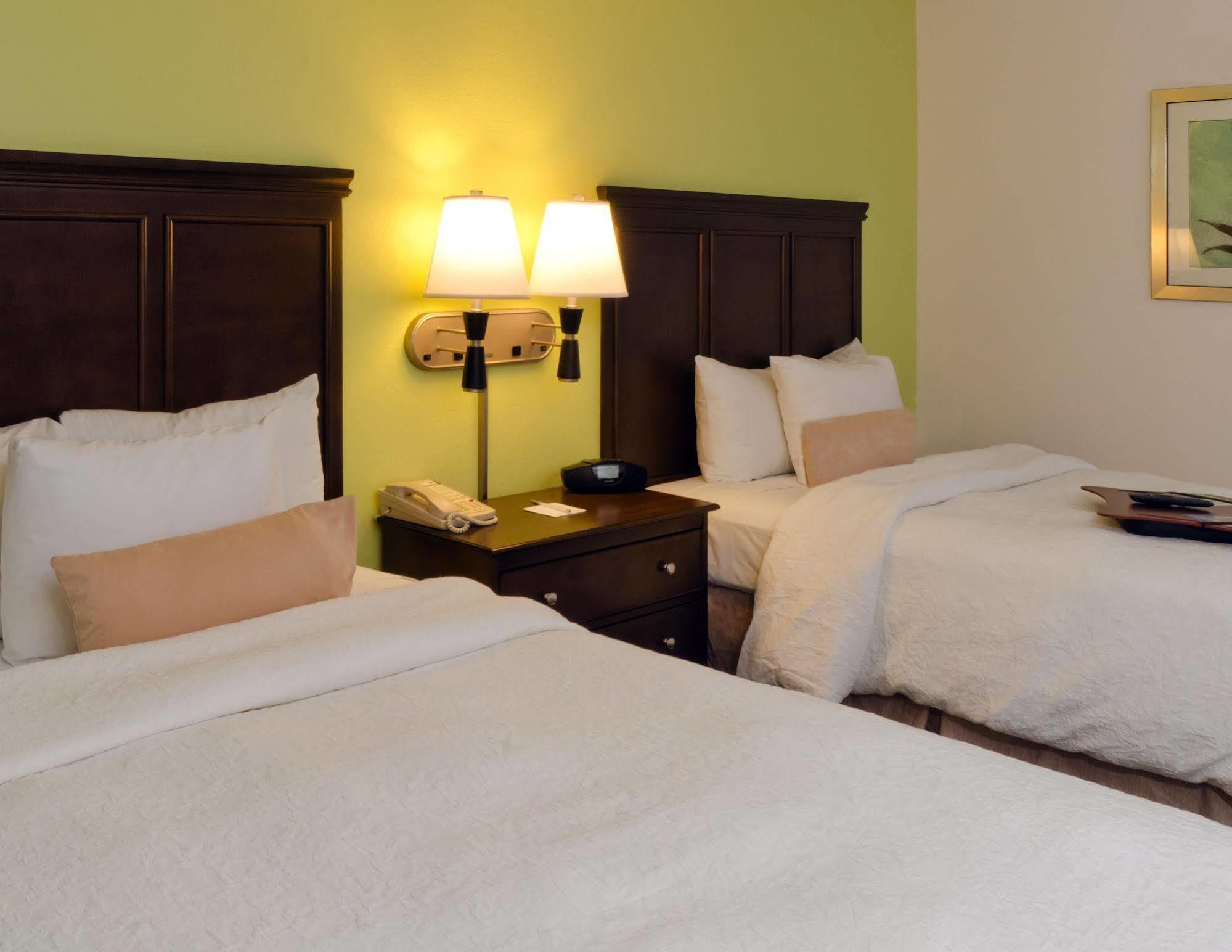 Hampton & Miami-doral Dolphin Mall Hotel