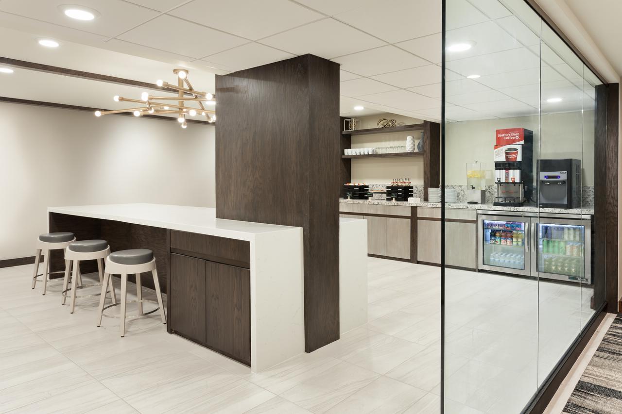 Airport Marriott Hotel 4*