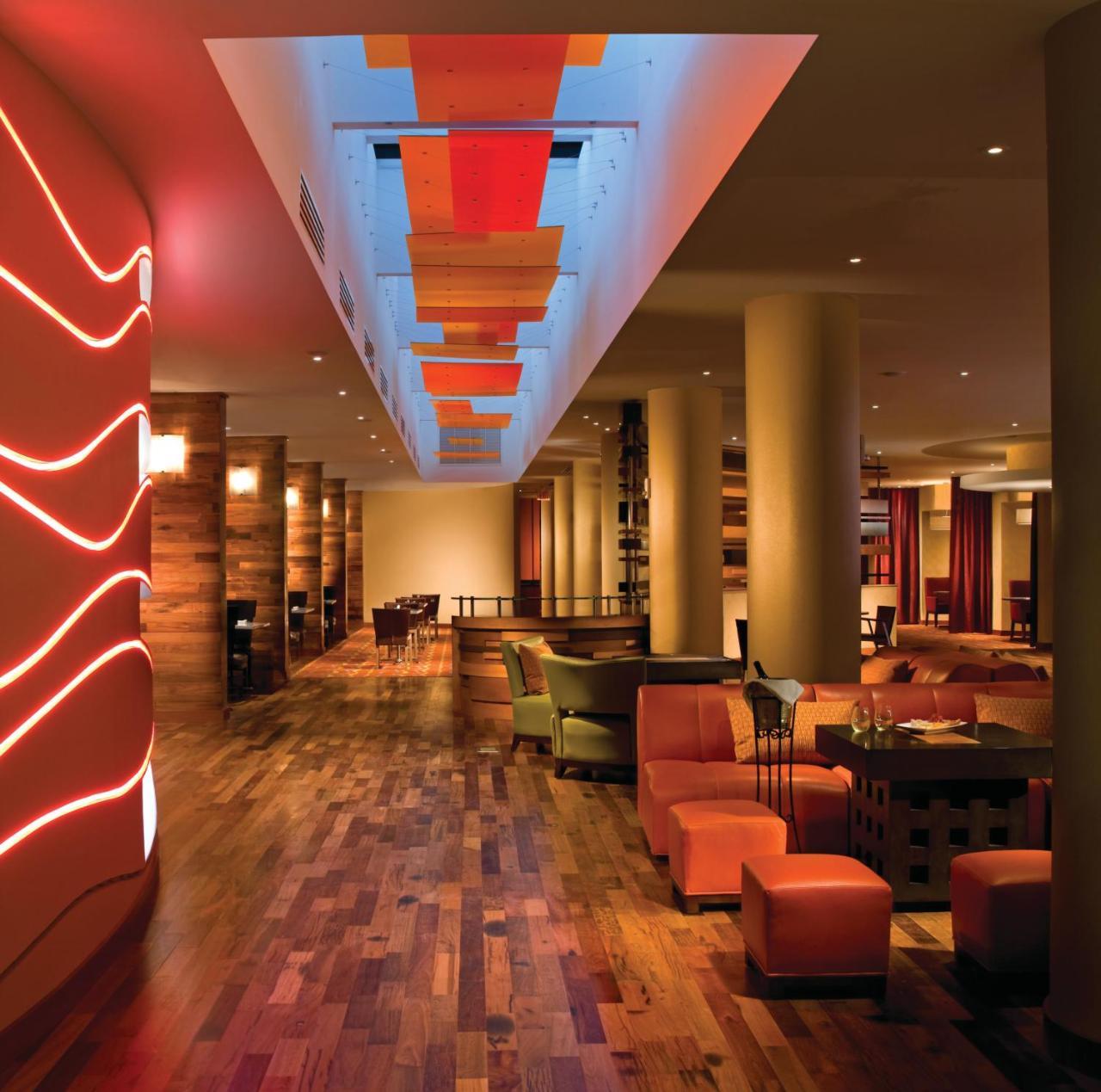 Courtyard By Marriott Airport