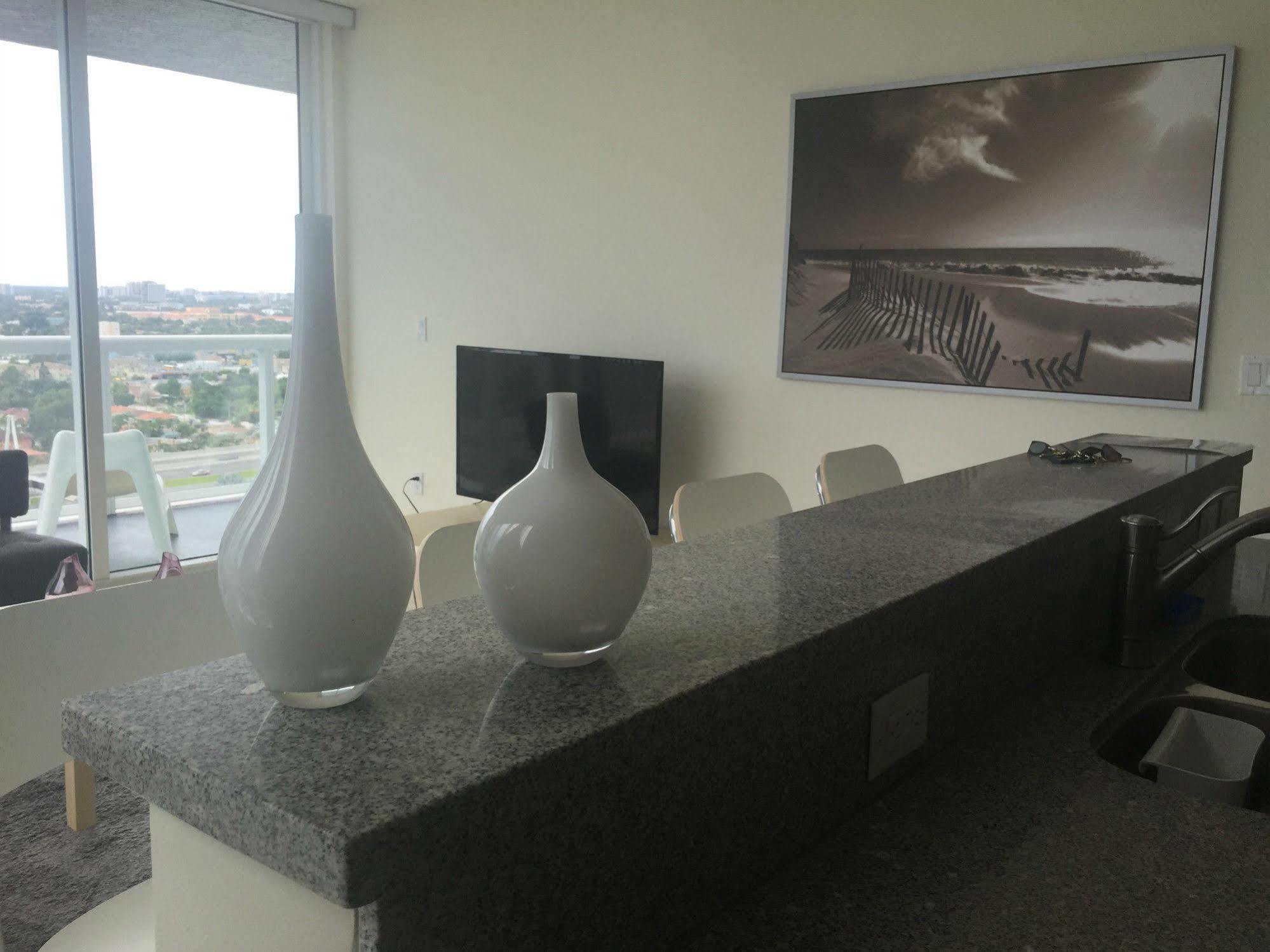 Lyx Suites By The River Apartment *