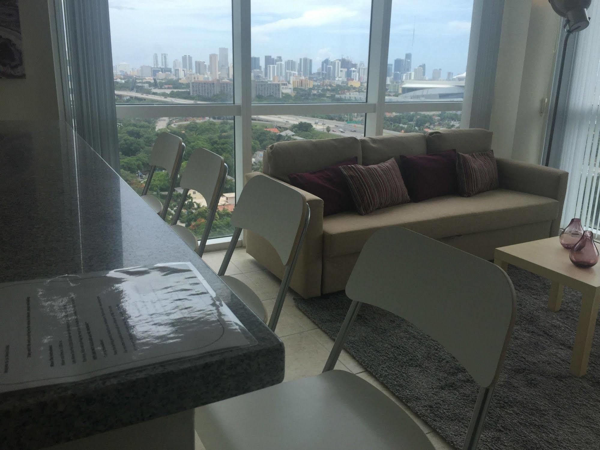 Lyx Suites By The River Apartment *