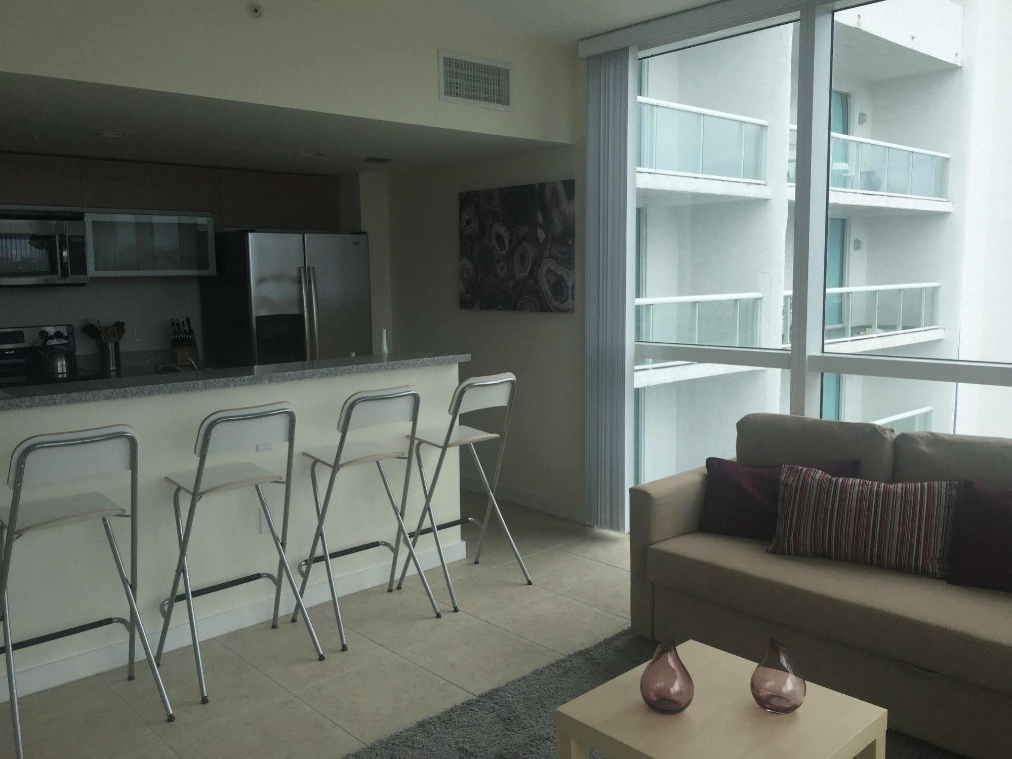 Lyx Suites By The River Apartment