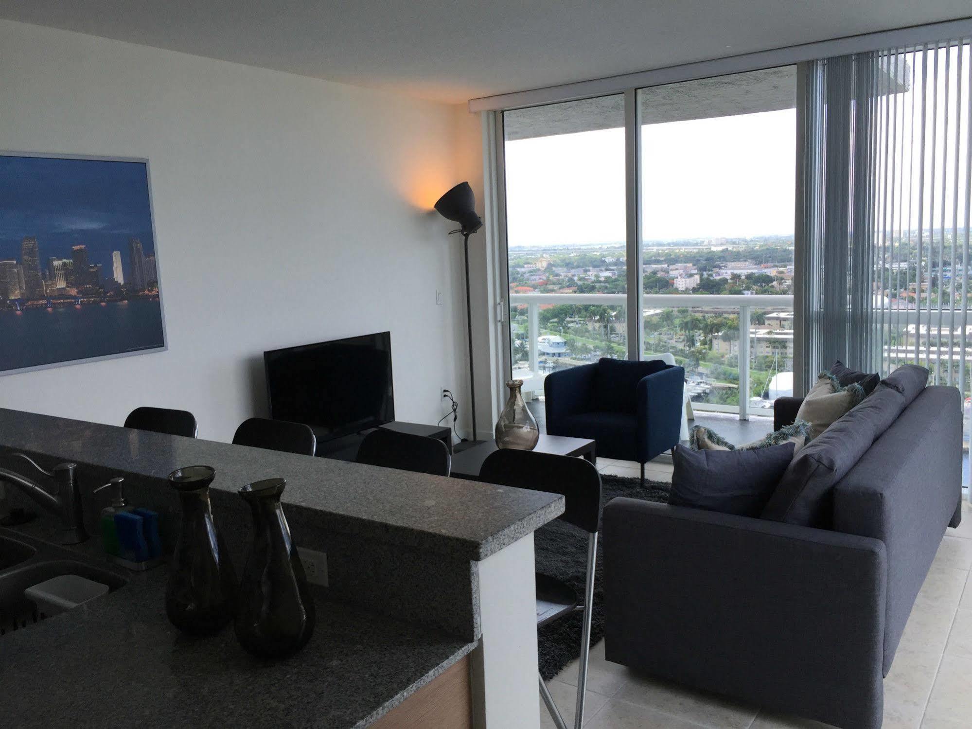Lyx Suites By The River Apartment Miami