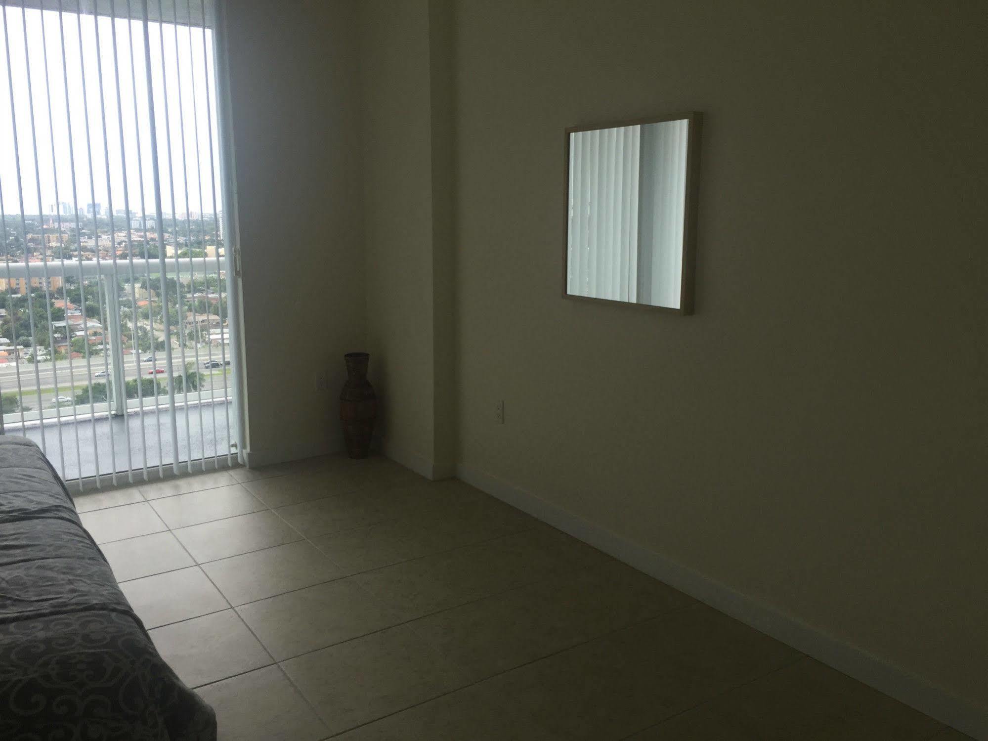Lyx Suites By The River *