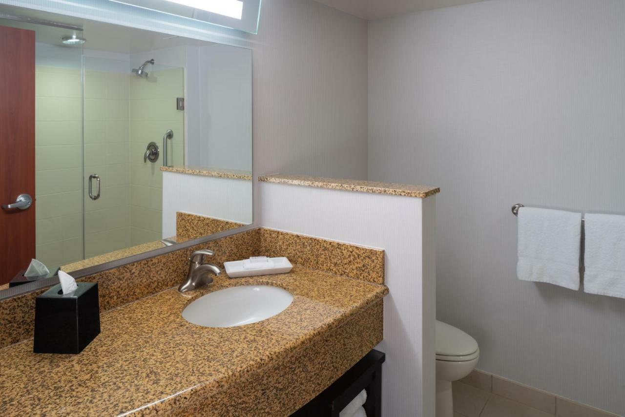 Hotel Courtyard By Marriott Airport 3*