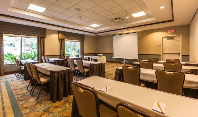 Hotel Hilton Garden Airport West
